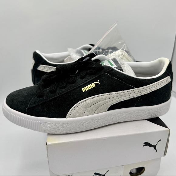 Puma Suede VTG Textured Leather Sneakers with extra laces in black / white - Picture 10 of 15